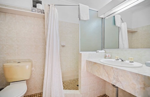 Cairns North Hotel | The Reef Motel