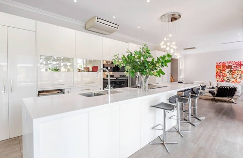 North Adelaide House | The Retreat - Private Estate, Pool, Tennis Court