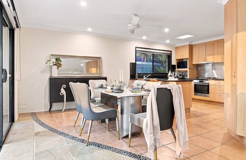 Broadbeach Waters Apartment | The Riverfront Retreat, 4BR house in Gold Coast