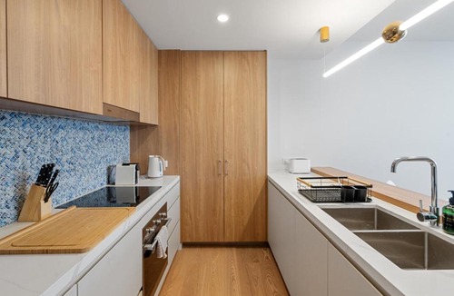 Kangaroo Point Apartment | The Roocrest - Kangaroo Point Brand New 2BR with Parking