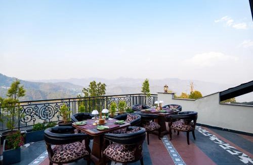 Kasauli Apartment | The Royce Silver Oak Imperial Refined Pet-Friendly 4-BHK Apartment With Sky Deck, Shared Pool, and Clubhouse
