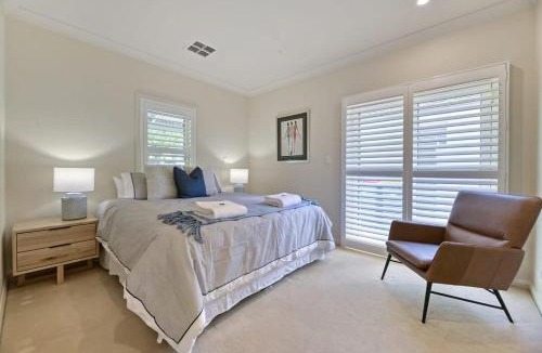 Orange Apartment | The Sampson Haven - Luxe CBD Getaway, Dog Friendly