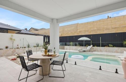 Dawesville House | The Sanctuary Luxe Pool Retreat Near The Beach