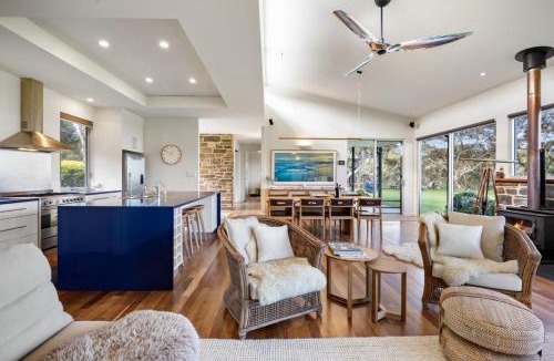 Hindmarsh Valley House | The Sanctuary - Ocean View Farm with Outdoor Spa