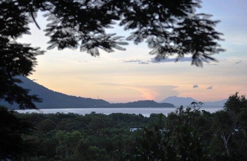 Trinity Beach House | The Sanctuary Retreat