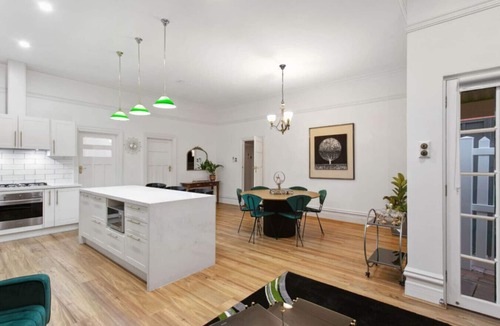 Inglewood House | The Sapphire · 3BR Art Deco · Arcade · Fenced Yard