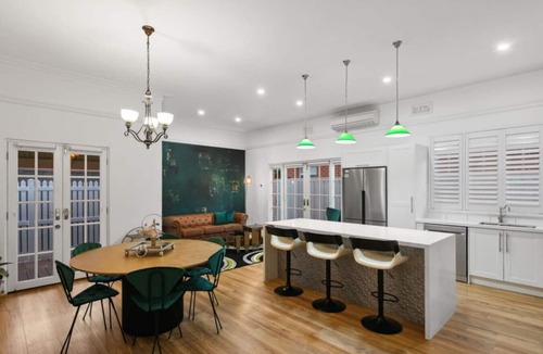 Inglewood House | The Sapphire · 3BR Art Deco · Arcade · Fenced Yard