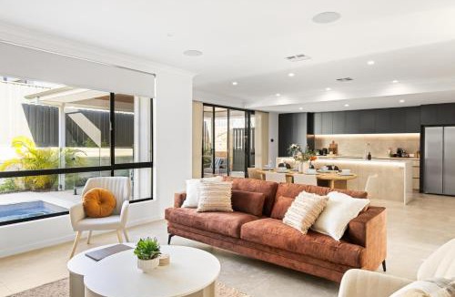 Scarborough House | The Scarborough Mirage - Modern elegant home - Heated Pool - Games room - 4BR