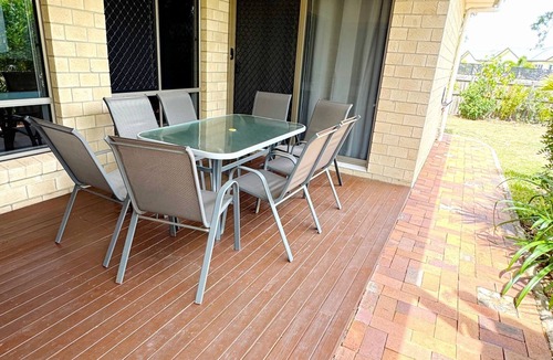 Pialba House | The Seahaven - Modern 4 Bedroom Family Home Close to Beach