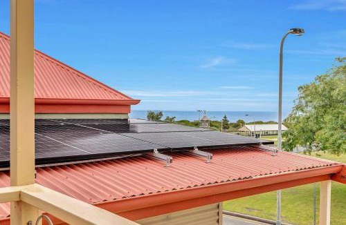 Semaphore Apartment | The Seaside Loft - A Breezy Beachside Lifestyle