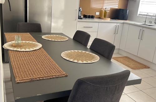 Semaphore Park Apartment | The Seaview at Semaphore Park Beachfront - Unwind at this peaceful getaway.