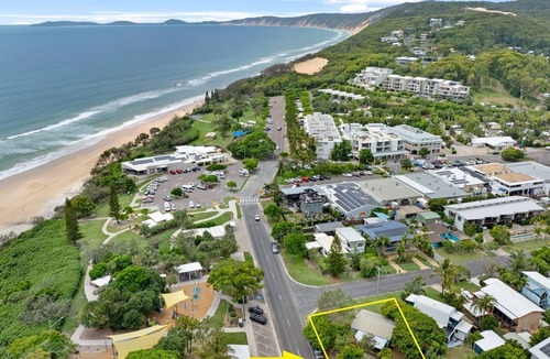 Rainbow Beach House | The Shack - Rainbow Beach. The Ultimate Beach Shack. Pets Welcome. Fenced yard.