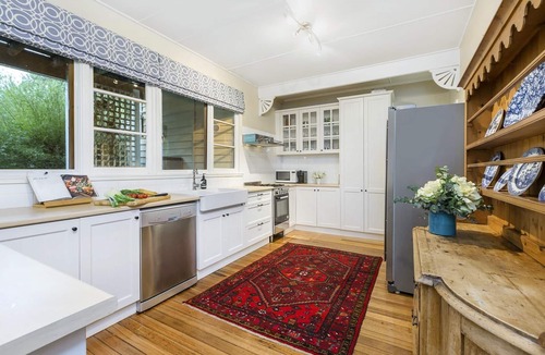 Rye Cottage | The Shearwater Deck - 250m from the bay beach - BEACHSIDE SPA COTTAGE