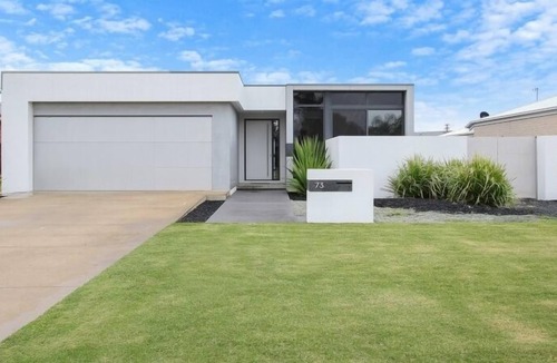 Mulwala House | The Sinatra Couples Retreat