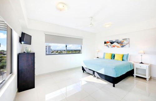 Darwin City Centre Apartment | 'The Smith' A Vibrant Poolside Balcony Haven