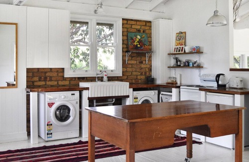 Buderim Cottage | * The Stables Inc. - a magical retreat *