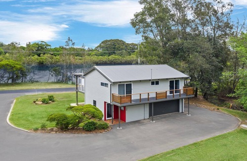 Mylestom Cabin | The Stag: A Tranquil Holiday Home Retreat