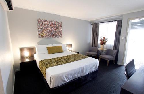 Rockhampton Hotel | The Stirling Motel