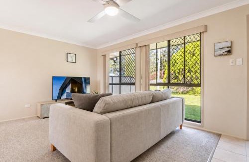 Rochedale South House | The Sunny Brick Cottage | Bright Home w/Patio