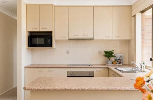 Rochedale South House | The Sunny Brick Cottage | Bright Home w/Patio