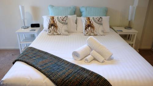 Binalong Bay Apartment | THE TIN SHED Couples accommodation at Bay of Fires