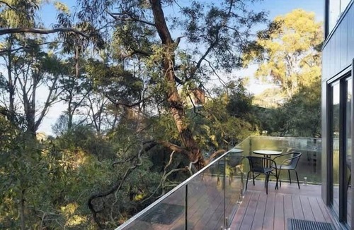 Taroona House | "The Tree House Hobart" - 10kms to CBD - Sleeps 8