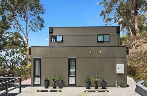 Taroona House | "The Tree House Hobart" - 10kms to CBD - Sleeps 8