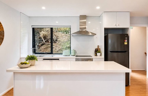 Taroona Apartment | "The Treetops Nest" self contained apartment