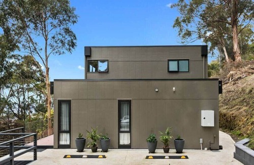 Taroona Apartment | "The Treetops Nest" self contained apartment