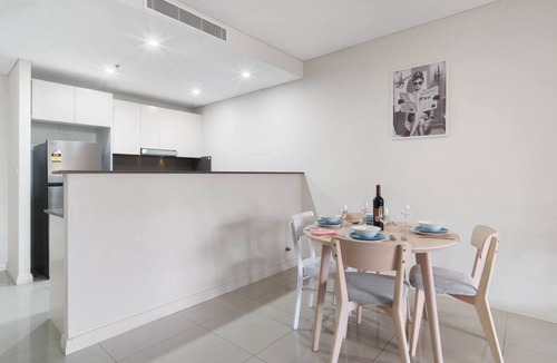 Mascot Apartment | The Turntable - Designer 1BR + Study