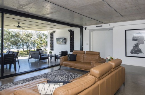 Mackay Harbour Villa | THE ULTIMATE BEACH FRONT ACCOMMODATION