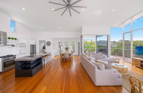 Lake Cathie House | The Vibe Beach House - direct beach access, views, spa, pizza