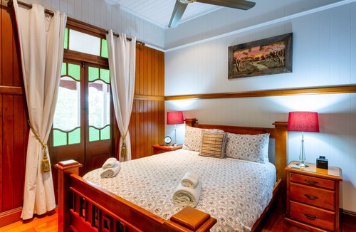 Mudgeeraba Bed & Breakfast | The Village B&B