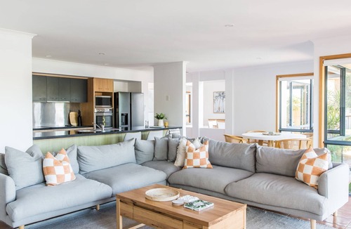 Noosaville House | The Waterfront - 4-bedroom waterfront home + pool