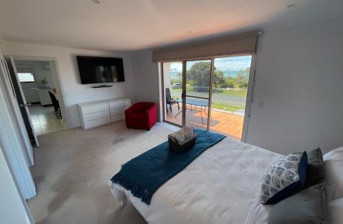 St Leonards House | The Waterfront - The beach at your doorstep