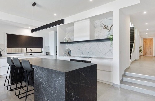 Yarrawonga House | The Waterfront Yarrawonga