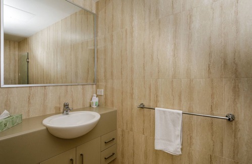 Wynnum Hotel | The Waterloo Bay Hotel