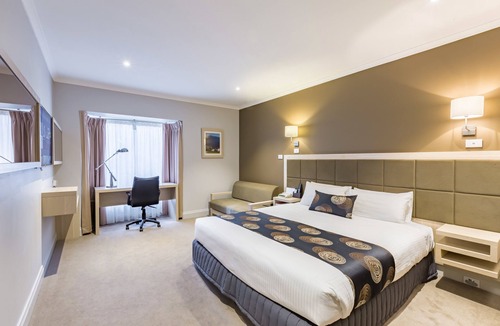 Glen Waverley Hotel | The Waverley International Hotel
