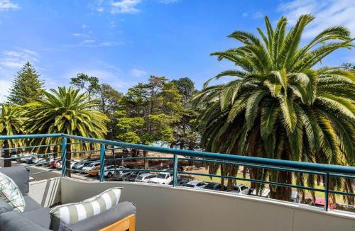 Cowes Apartment | The Waves Waterfront Studio Opposite Cowes Beach
