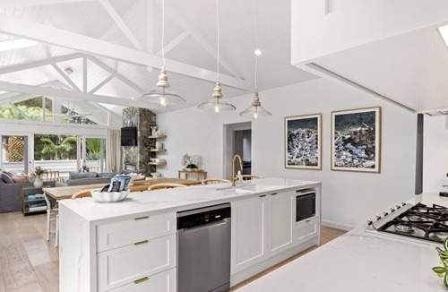Culburra Beach House | The White House - Pet Friendly with Heated Swimming Pool