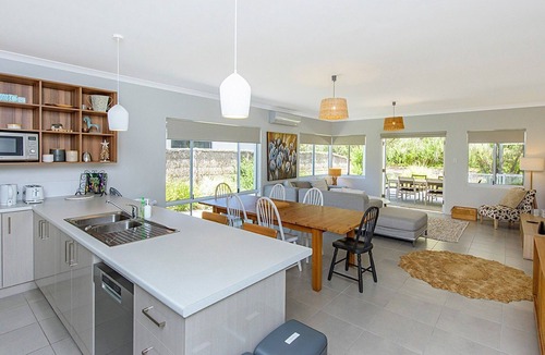 Geographe House | The White House - Geographe - Coastal Comfort Just Steps from the Shore