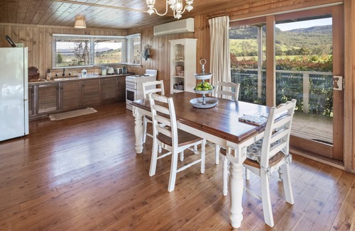 Barrengarry Cottage | The Willows - Book 2 nights + stay a 3rd night for free incl wine + cheese board