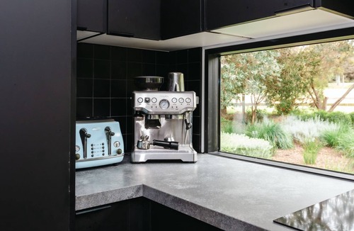 Flinders House | The Woods Flinders - Experience the ultimate escape at this recently renovated stunning home.