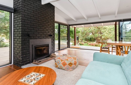 Flinders House | The Woods Flinders - Experience the ultimate escape at this recently renovated stunning home.