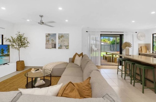 Bli Bli House | This 4BR oasis boasts beautiful decor that blends comfort & style.