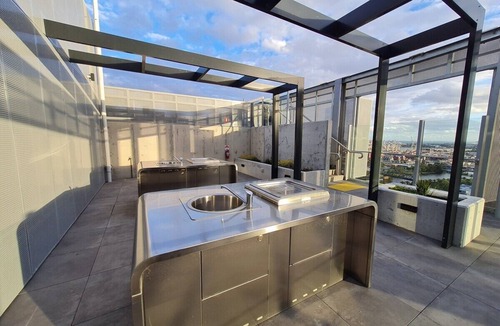 Footscray Apartment | This apartment is a 3 bedroom(s), 2 bathrooms, located in Footscray, VIC.