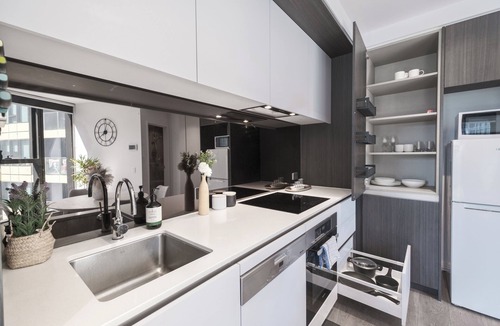 Docklands Apartment | This apartment is a 1 bedroom(s), 1 bathrooms, located in Docklands, VIC.