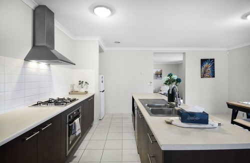 Sanctuary Lakes House | This house is a 4 bedroom(s), 2 bathrooms, located in Point Cook, VIC.