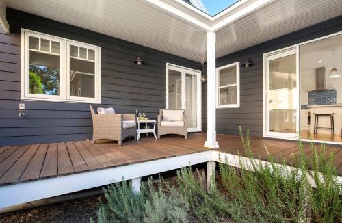 Vincentia House | This Is It - stylish 4-bedroom Vincentia retreat