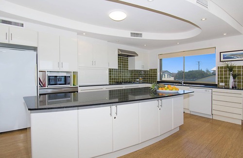 North Creek Apartment | This luxury, beachfront apartment is a magnificent example of beachside living,